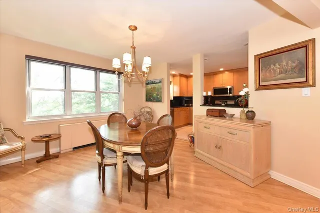 $688,000 | 180 South Middle Neck Road, Unit 1Q, Great Neck, NY 11021