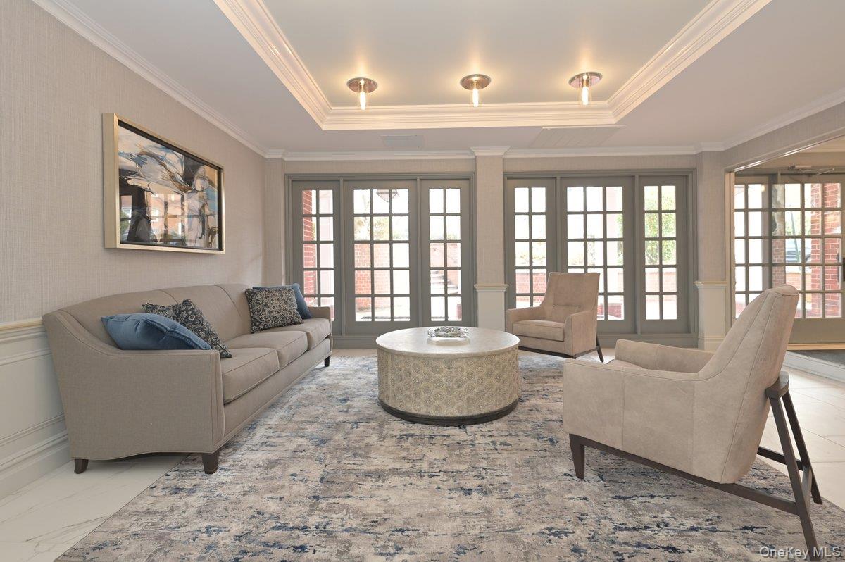 180 South Middle Neck Road, Unit 1Q Great Neck, NY 11021 - Photo 23 of 30 Building Lobby