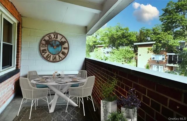 $688,000 | 180 South Middle Neck Road, Unit 1Q, Great Neck, NY 11021