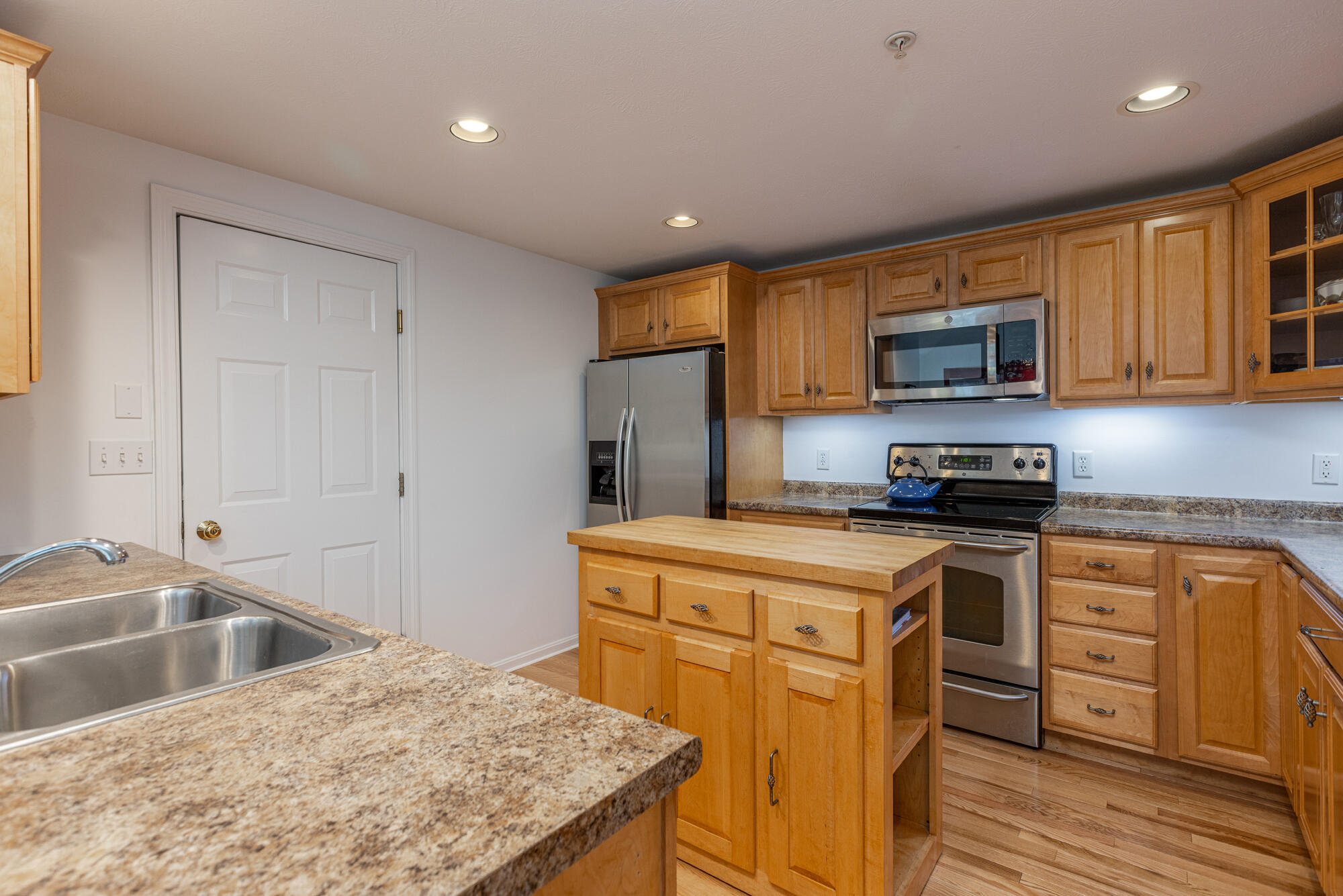 9 Ridgefield Drive, Unit 9 Gorham, ME 04038 - Photo 14 of 37 9 Ridgefield Dr._W5_012