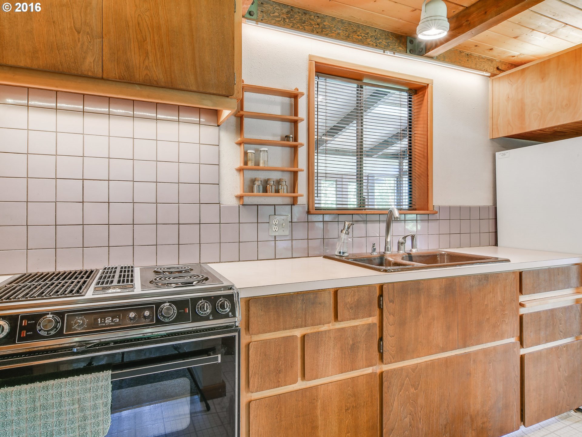 10970 South Mulino Road Canby, OR 97013 - Photo 11 of 32 a kitchen with a stove and a sink