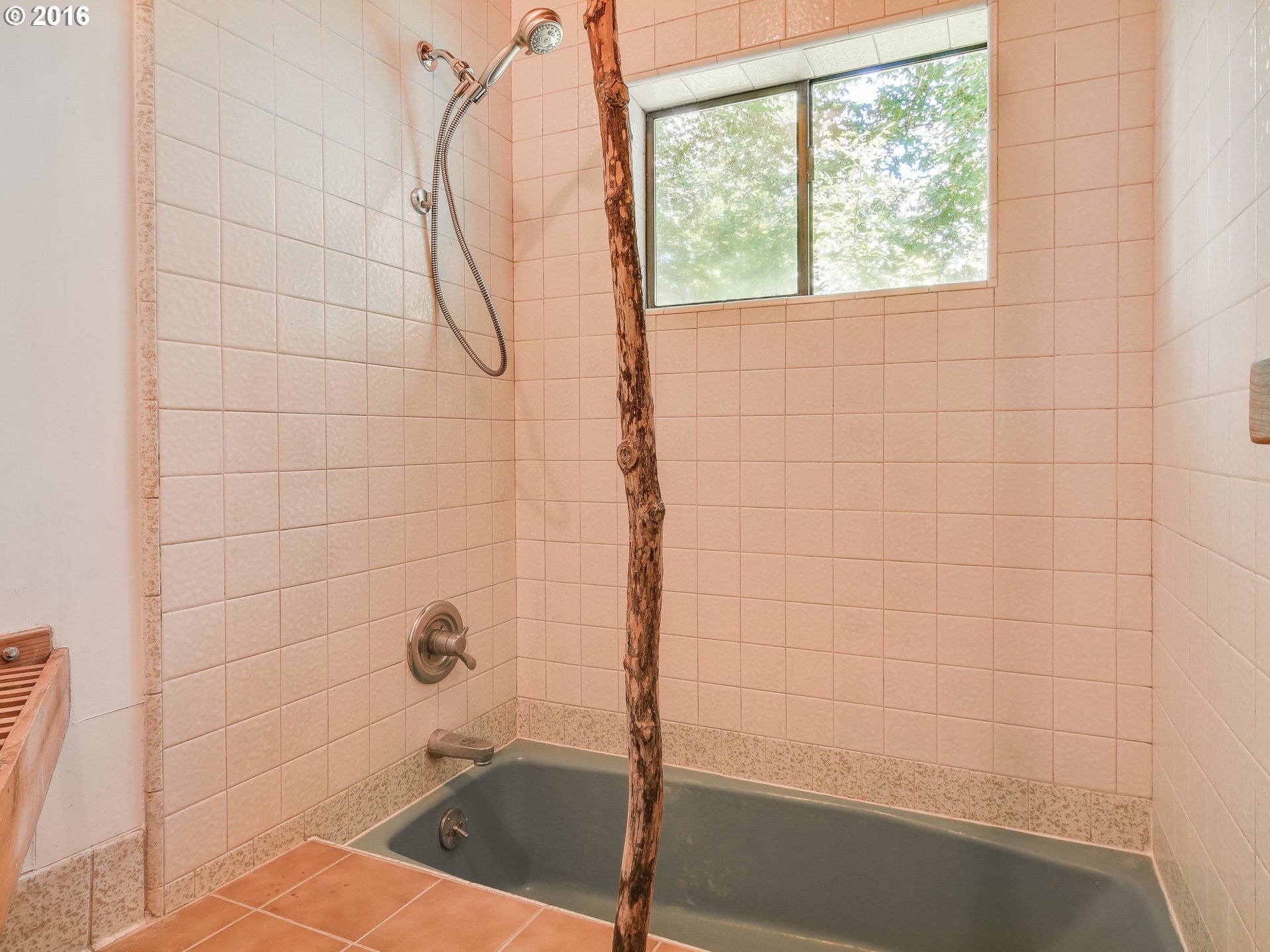 10970 South Mulino Road Canby, OR 97013 - Photo 20 of 32 a bathroom with a bathtub and shower
