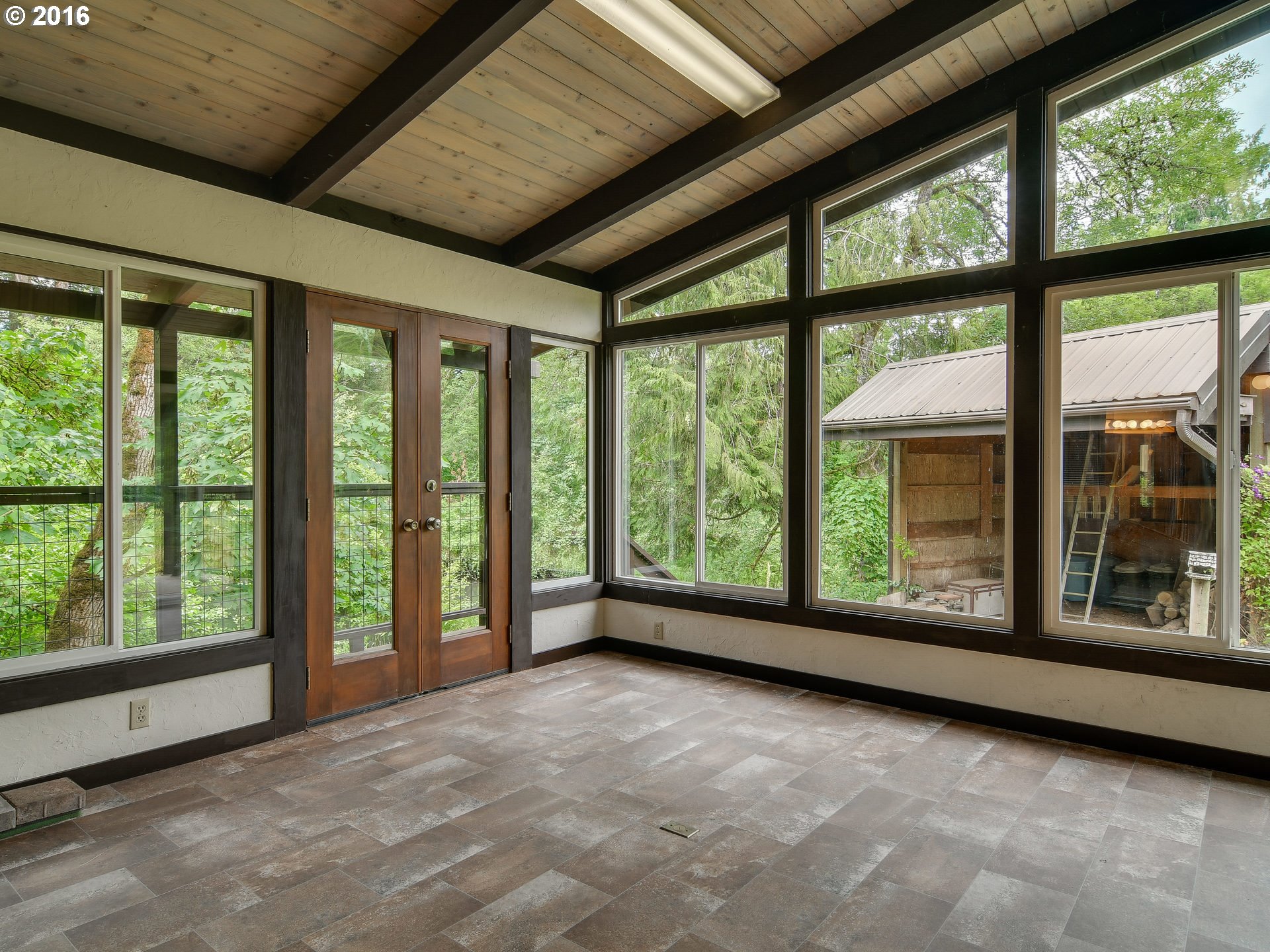 10970 South Mulino Road Canby, OR 97013 - Photo 22 of 32 a view of an empty room with windows and balcony