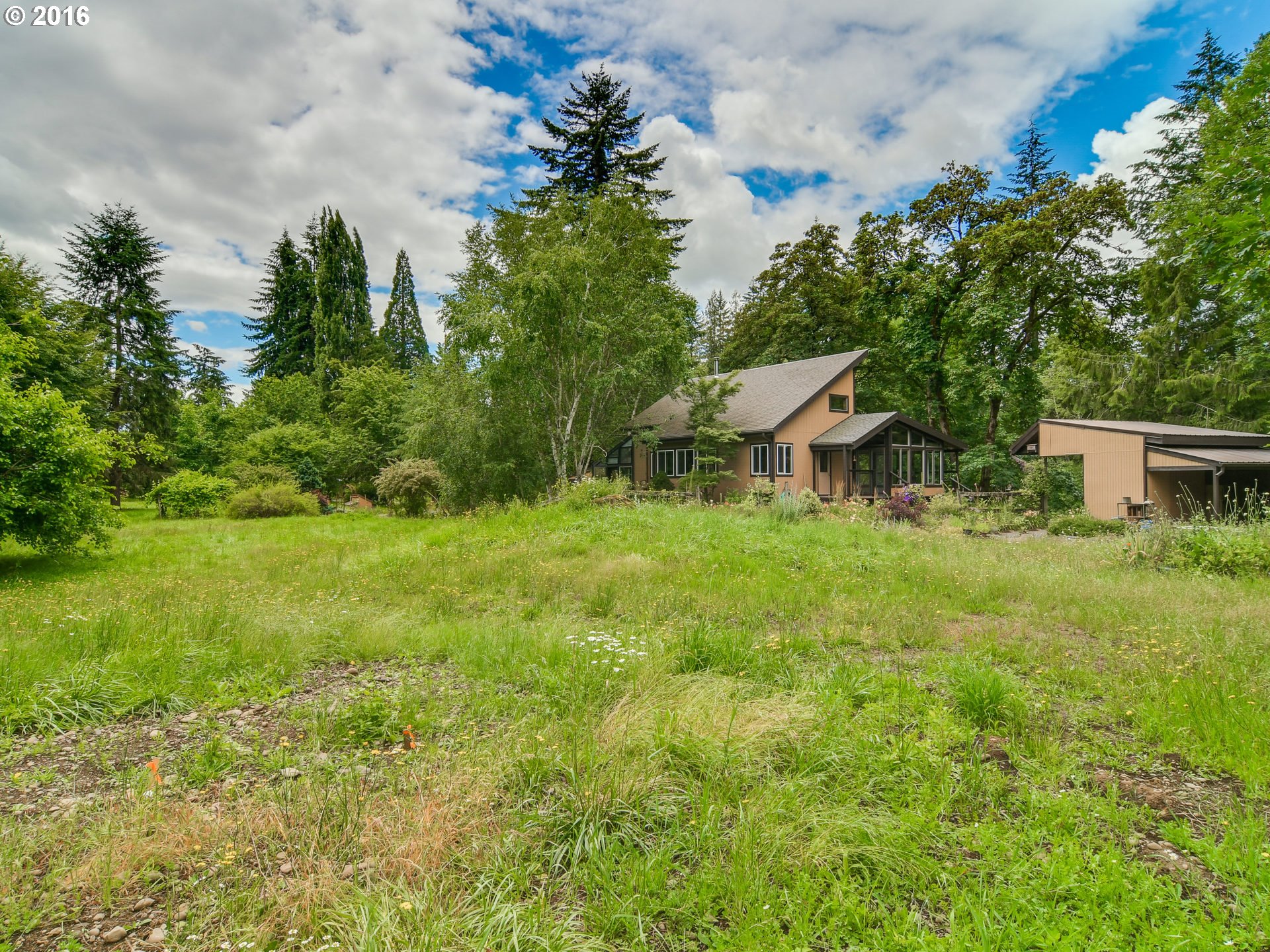 10970 South Mulino Road Canby, OR 97013 - Photo 29 of 32 a backyard of a house with table and chairs plants and large trees