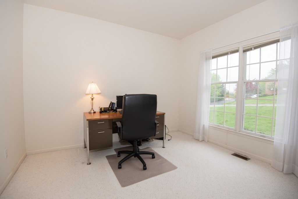 26 Hawthorne Road Shrewsbury, MA 01545 - Photo 4 of 30 Gallery Image 4