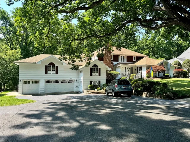 $1,500 | 333 Colebrook Drive, Irondequoit, NY 14617