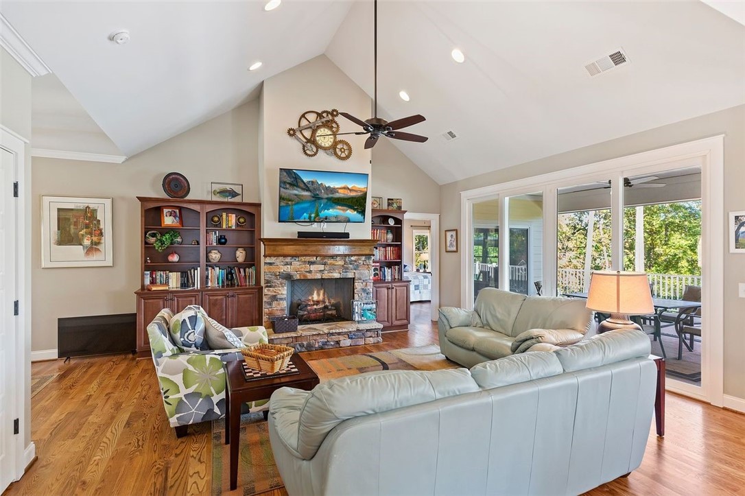 402 Hillandale Road Seneca, SC 29672 - Photo 3 of 30 Gallery Image 3