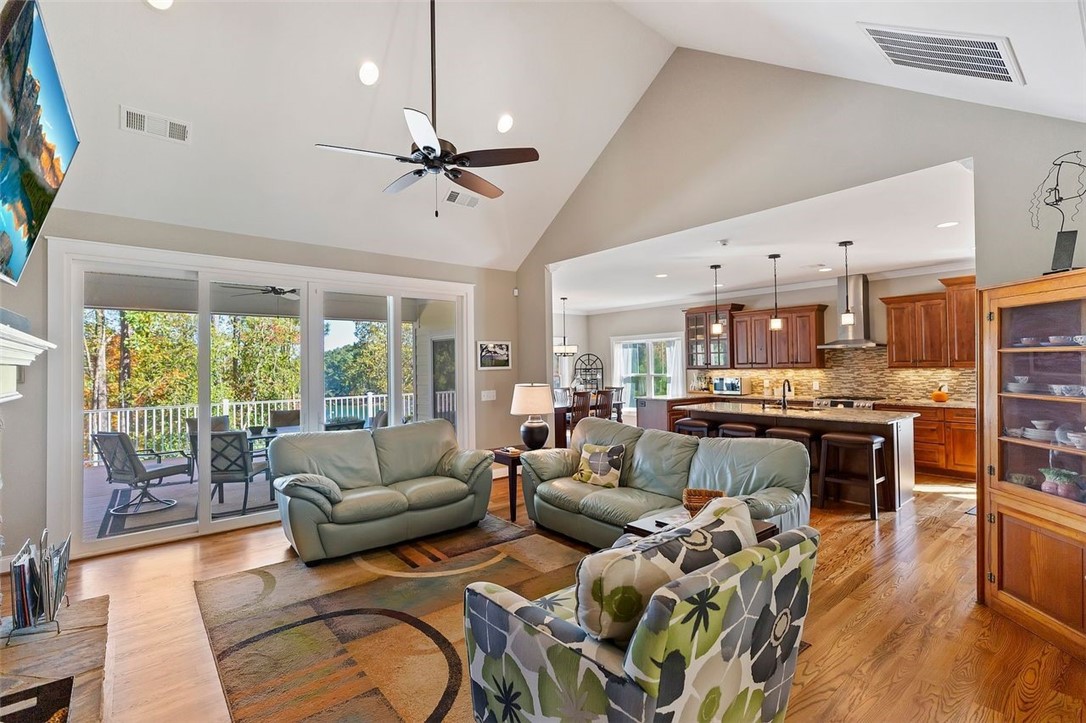 402 Hillandale Road Seneca, SC 29672 - Photo 4 of 30 Gallery Image 4