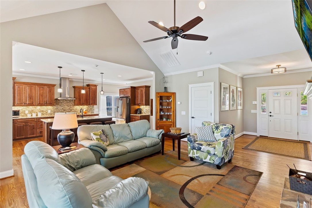 402 Hillandale Road Seneca, SC 29672 - Photo 7 of 30 Gallery Image 7
