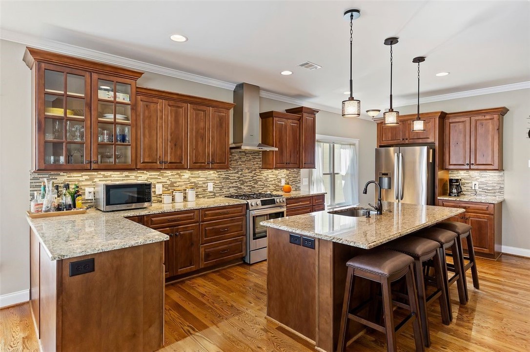 402 Hillandale Road Seneca, SC 29672 - Photo 8 of 30 Gallery Image 8