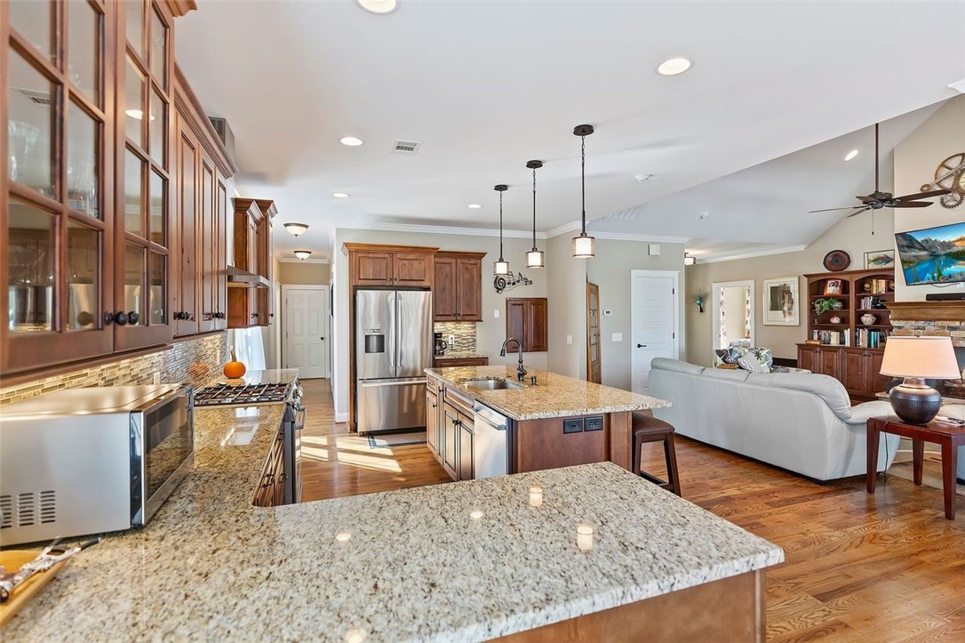 402 Hillandale Road Seneca, SC 29672 - Photo 9 of 30 Gallery Image 9