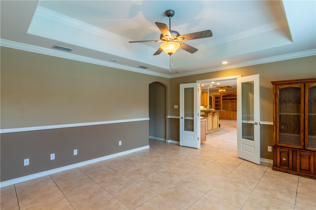 1904 Santa Rosa Drive Alice, TX 78332 - Photo 15 of 34 a view of a livingroom with a workspace
