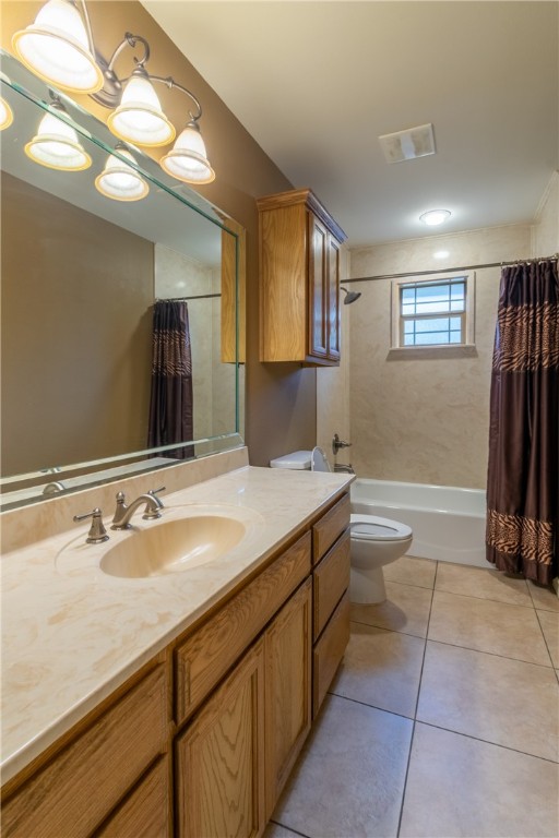 1904 Santa Rosa Drive Alice, TX 78332 - Photo 26 of 34 a bathroom with a tub sink and mirror