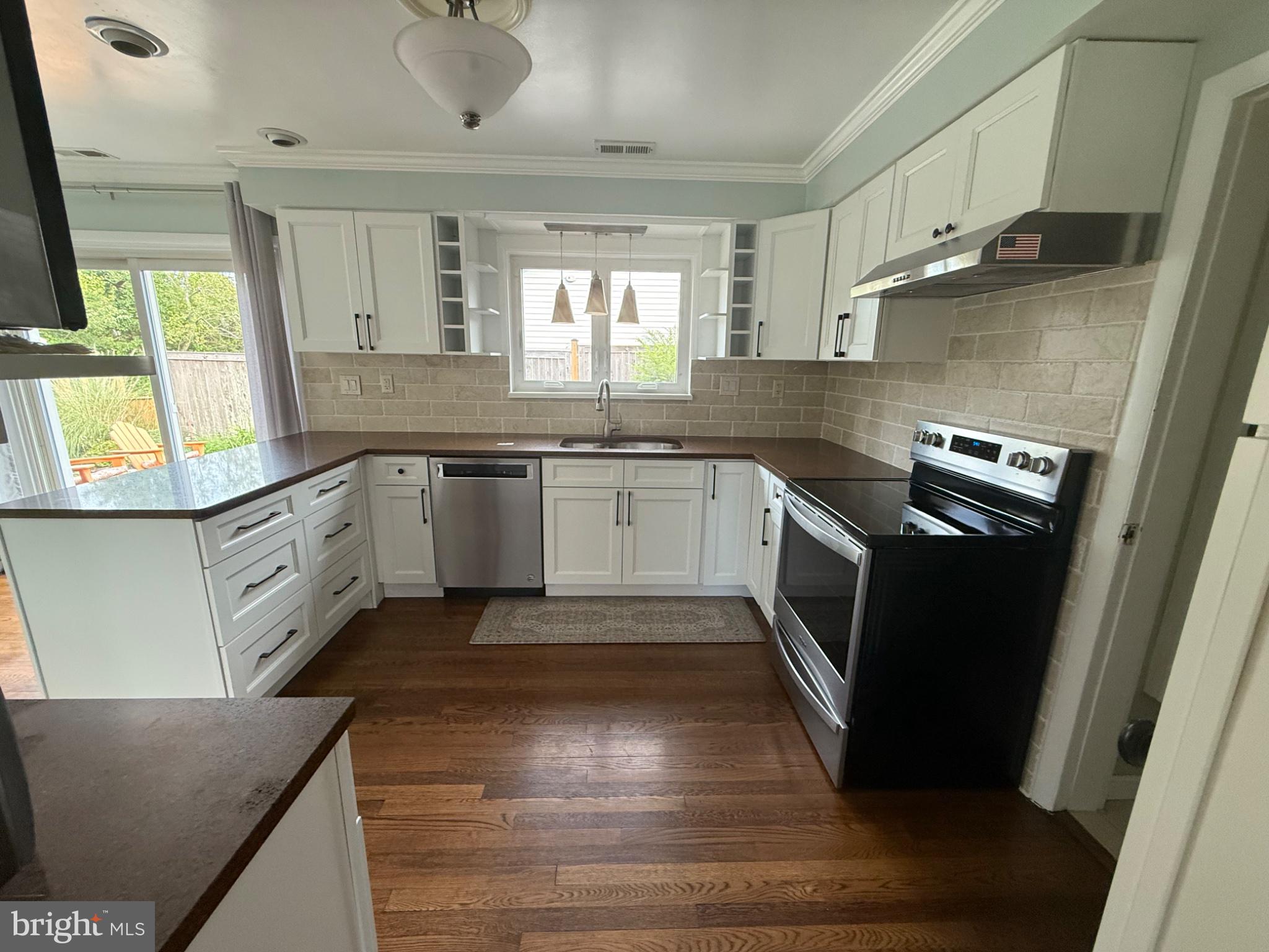 6175 Cobbs Road Alexandria, VA 22310 - Photo 8 of 23 Modern kitchen with sleek finishes.