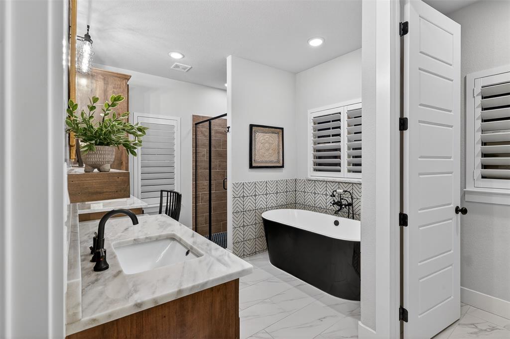 221 Proctor Lane Decatur, TX 76234 - Photo 19 of 30 a bathroom with a sink double vanity and a tub