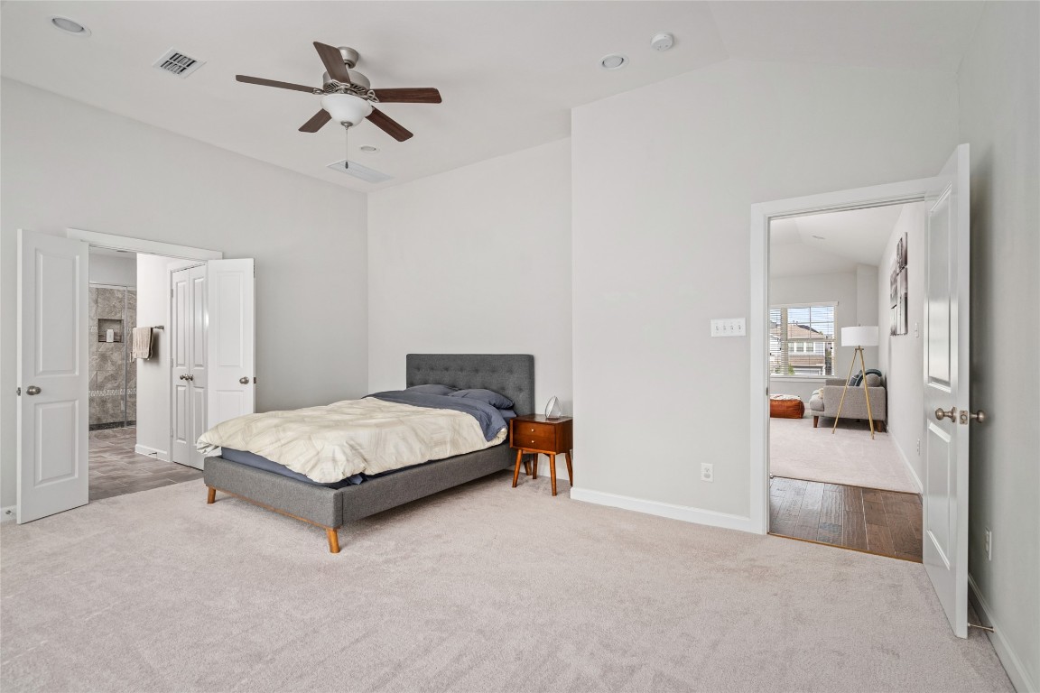 8923 Highgate Lane Houston, TX 77080 - Photo 11 of 23 Another view of the primary bedroom.