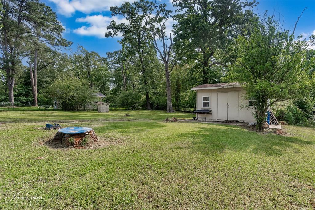 3109 Gorton Road Shreveport, LA 71119 - Photo 14 of 20 a backyard of a house with table and chairs