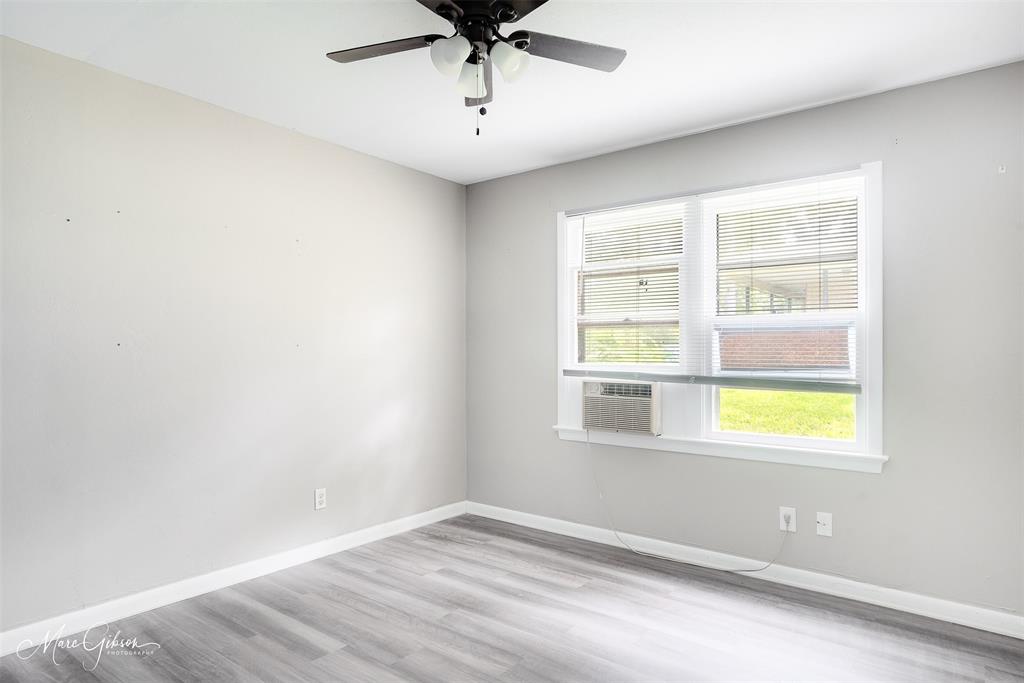 3109 Gorton Road Shreveport, LA 71119 - Photo 20 of 20 an empty room with a window