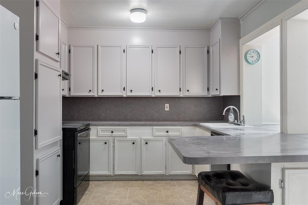 3109 Gorton Road Shreveport, LA 71119 - Photo 5 of 20 a kitchen with stainless steel appliances granite countertop a sink stove and cabinets