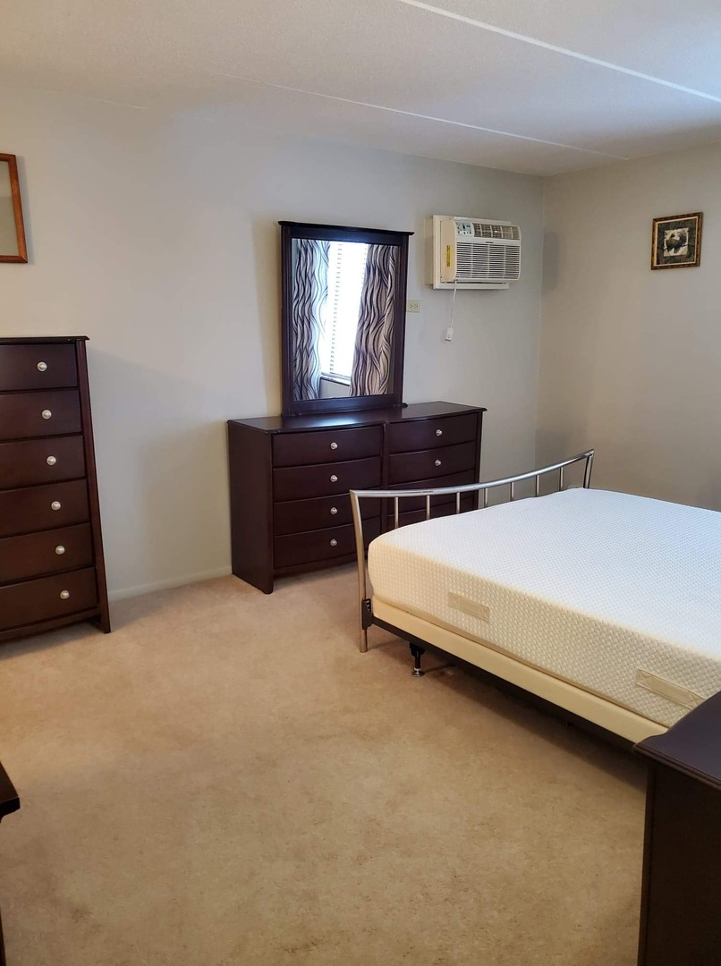 300 West Fullerton Avenue, Unit 201 Addison, IL 60101 - Photo 12 of 24