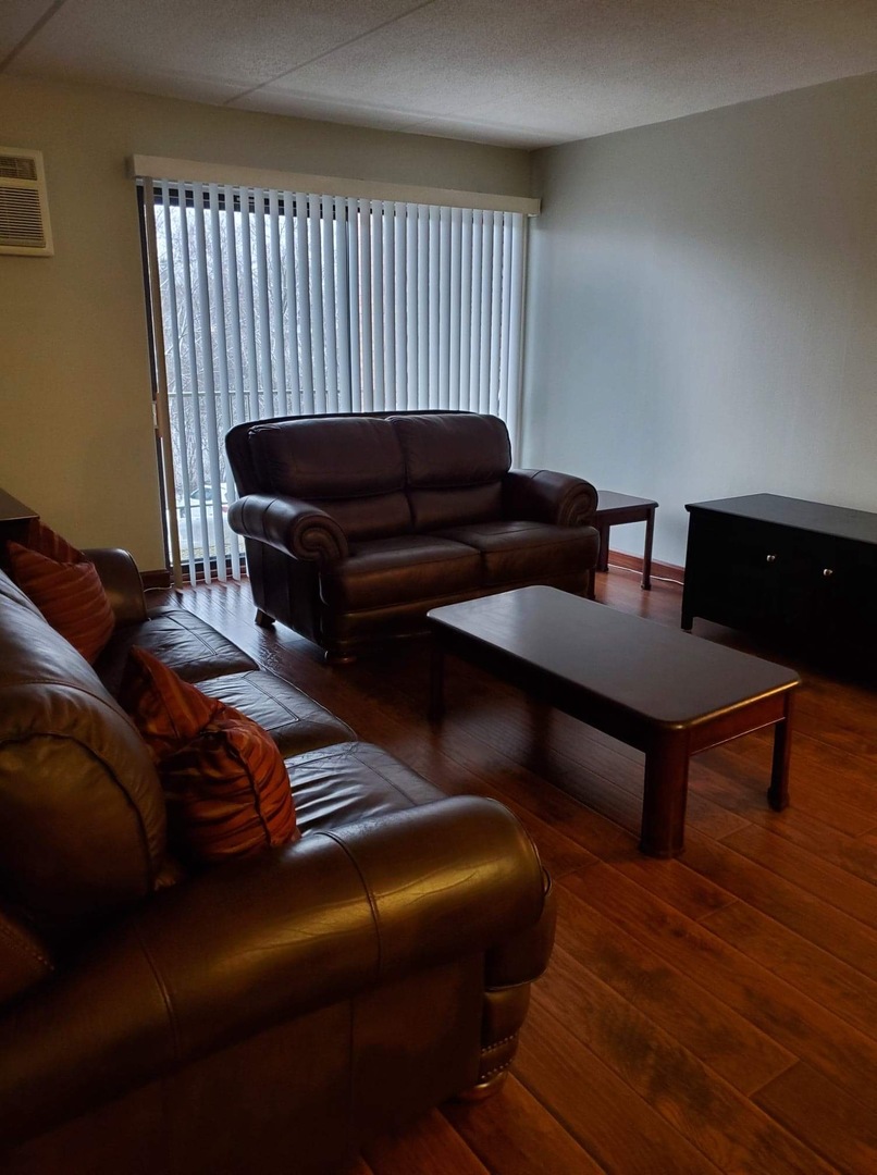 300 West Fullerton Avenue, Unit 201 Addison, IL 60101 - Photo 4 of 24