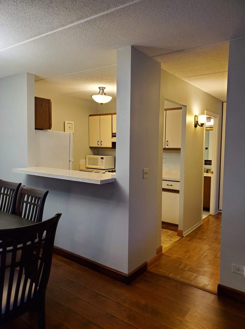 300 West Fullerton Avenue, Unit 201 Addison, IL 60101 - Photo 7 of 24