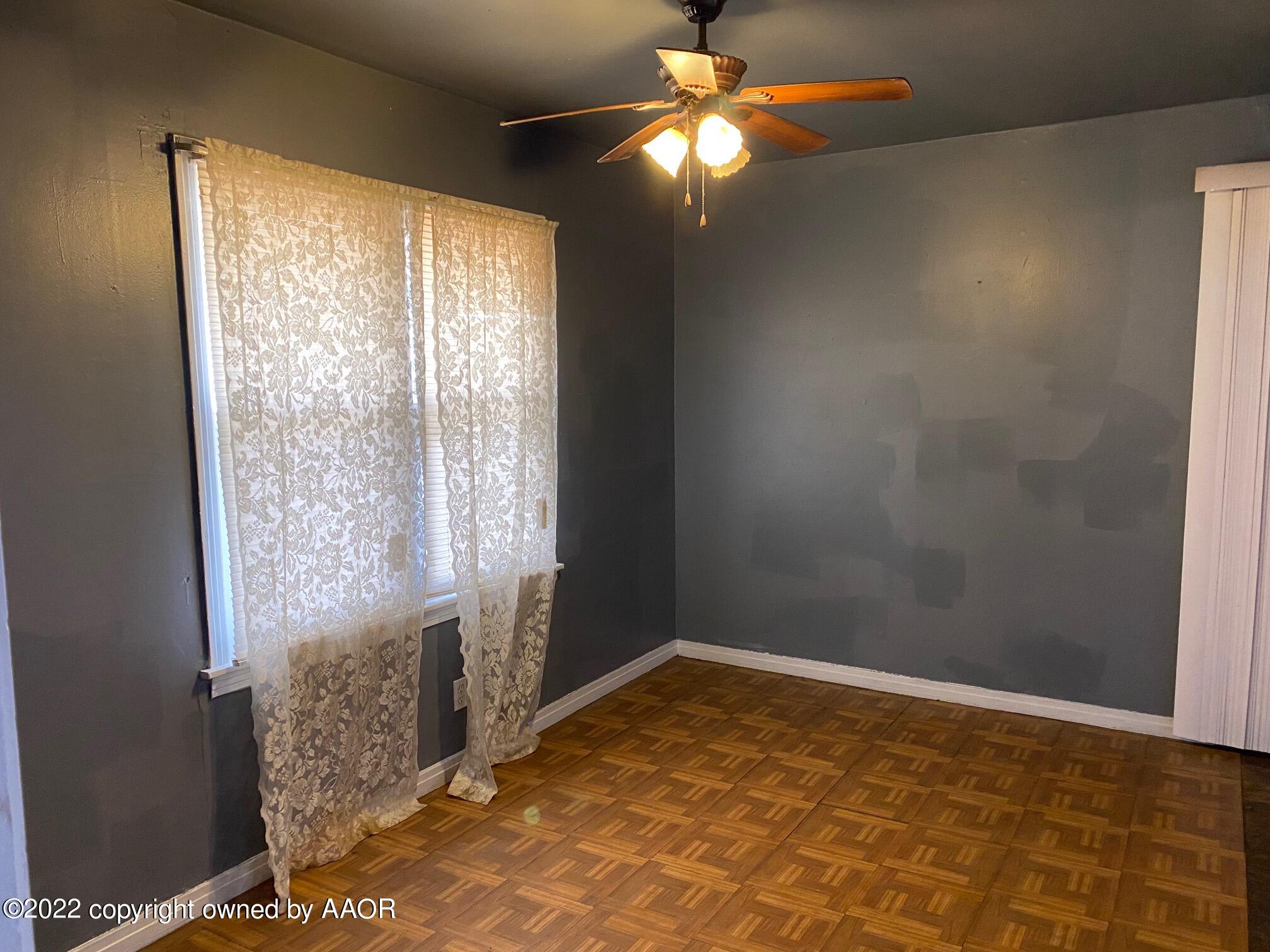 4323 South Washington Street Amarillo, TX 79110 - Photo 8 of 26 a view of an empty room with window