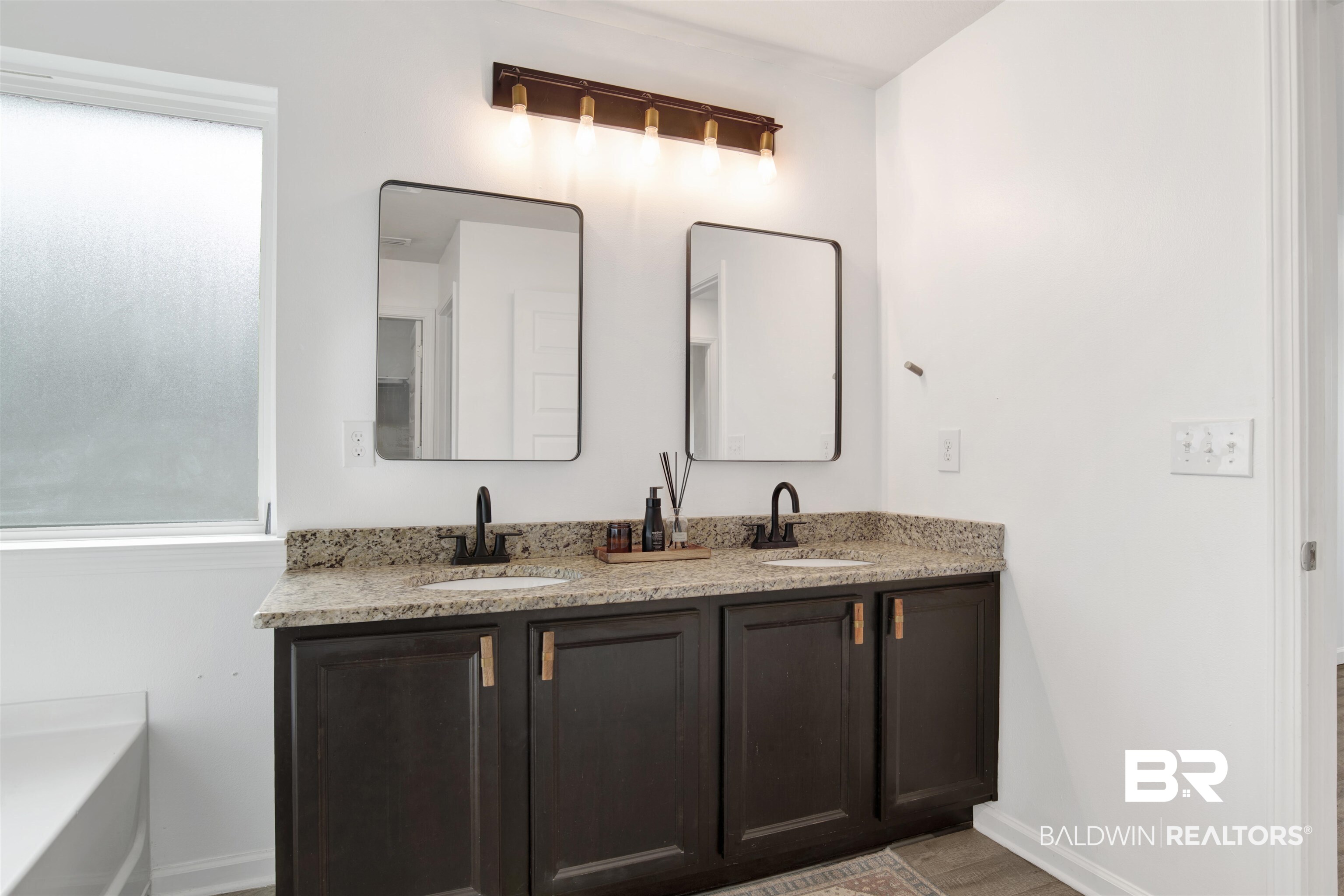 8353 Irwin Loop Daphne, AL 36526 - Photo 22 of 39 Primary Bathroom