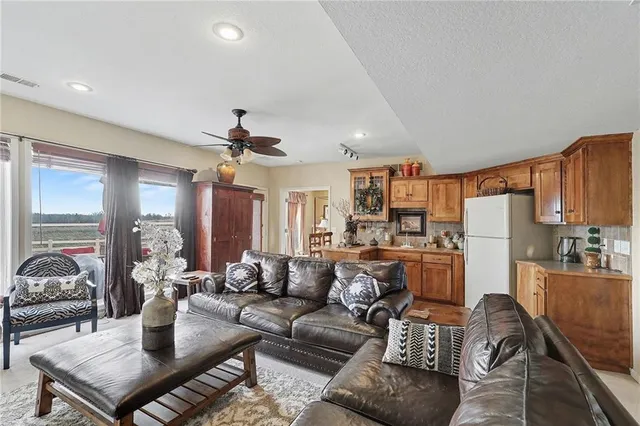 $535,000 | 18003 Rollins Drive, Smithville, MO 64089