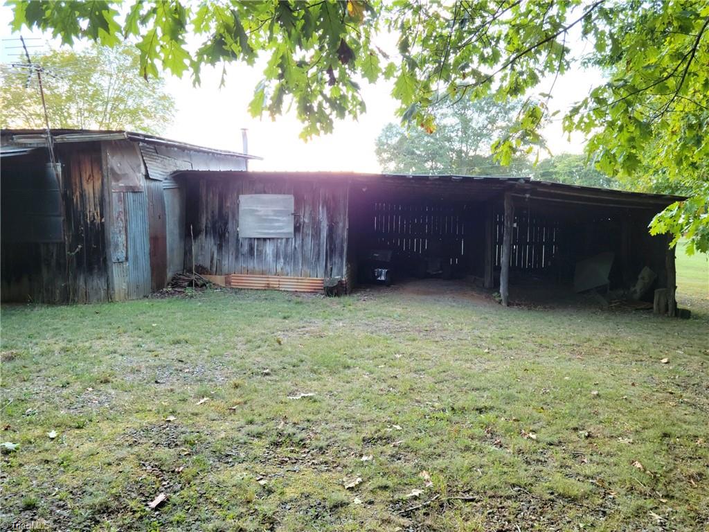 792 Anglin Mill Road Stoneville, NC 27048 - Photo 21 of 25 storage/shop with wood stove