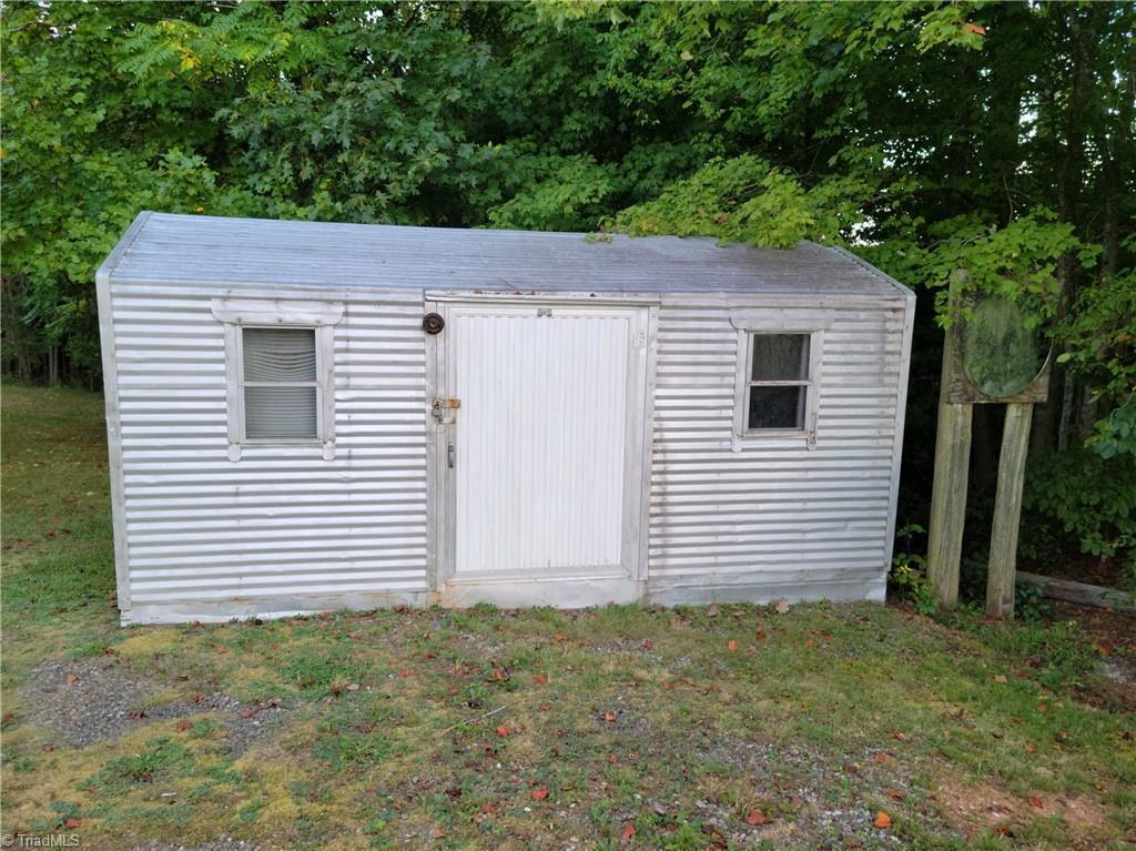 792 Anglin Mill Road Stoneville, NC 27048 - Photo 22 of 25 storage/shop with wood stove