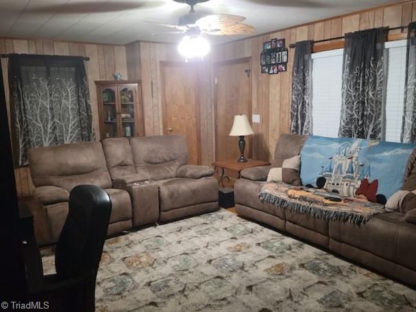 792 Anglin Mill Road Stoneville, NC 27048 - Photo 4 of 25 large living room