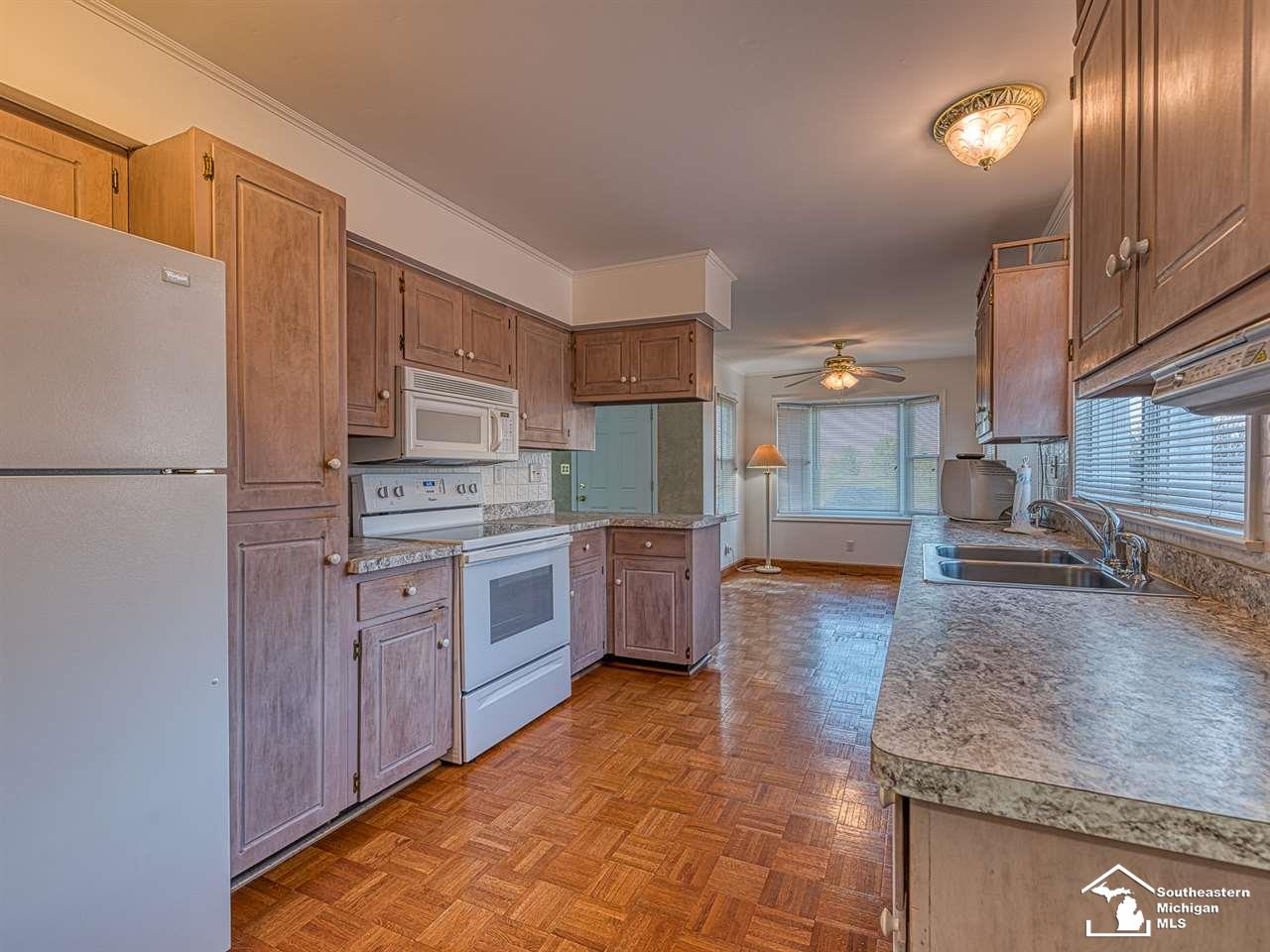 881 Stewart Road Monroe, MI 48162 - Photo 10 of 29 Kitchen