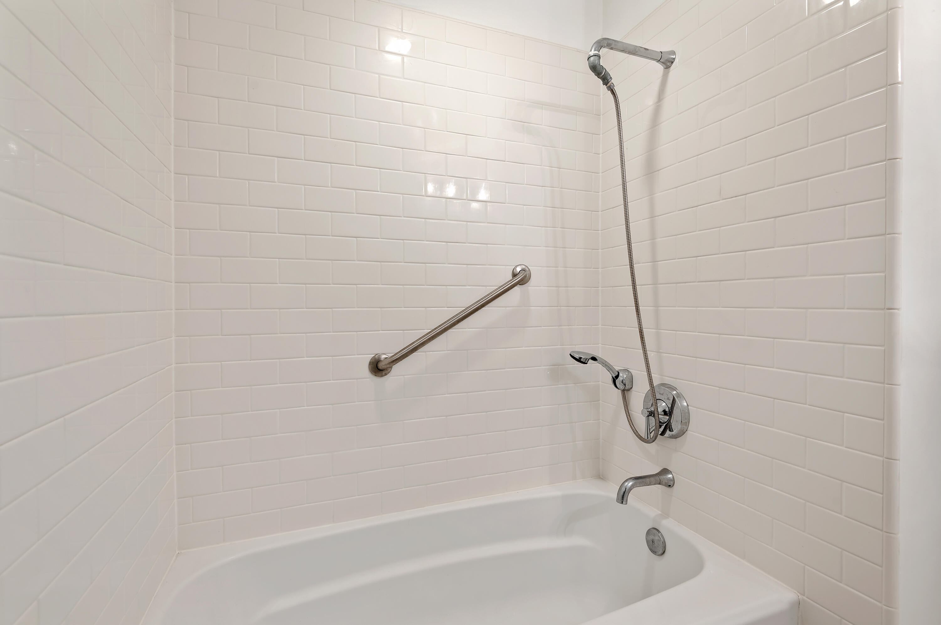 340 Old Mill Road, Unit SPC 16 Santa Barbara, CA 93110 - Photo 21 of 28 a close view of a bathtub in bathroom