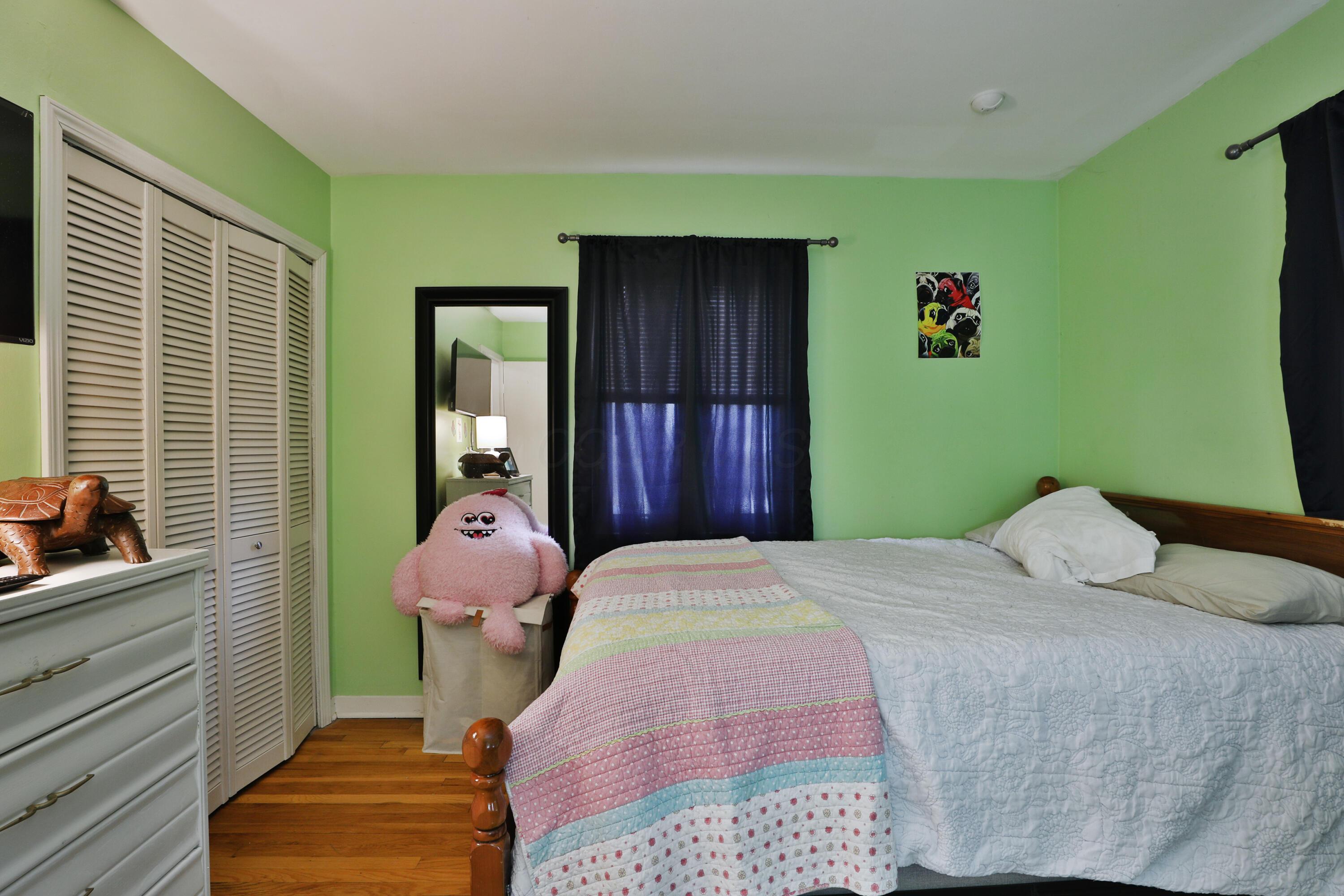 404 Old Village Road Columbus, OH 43228 - Photo 20 of 43 Bedroom #3