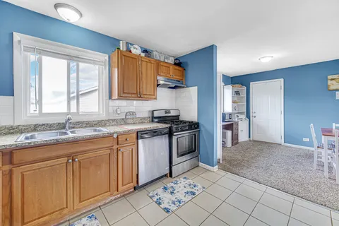 $379,999 | 310 Maricopa Lane, Hoffman Estates, IL 60169