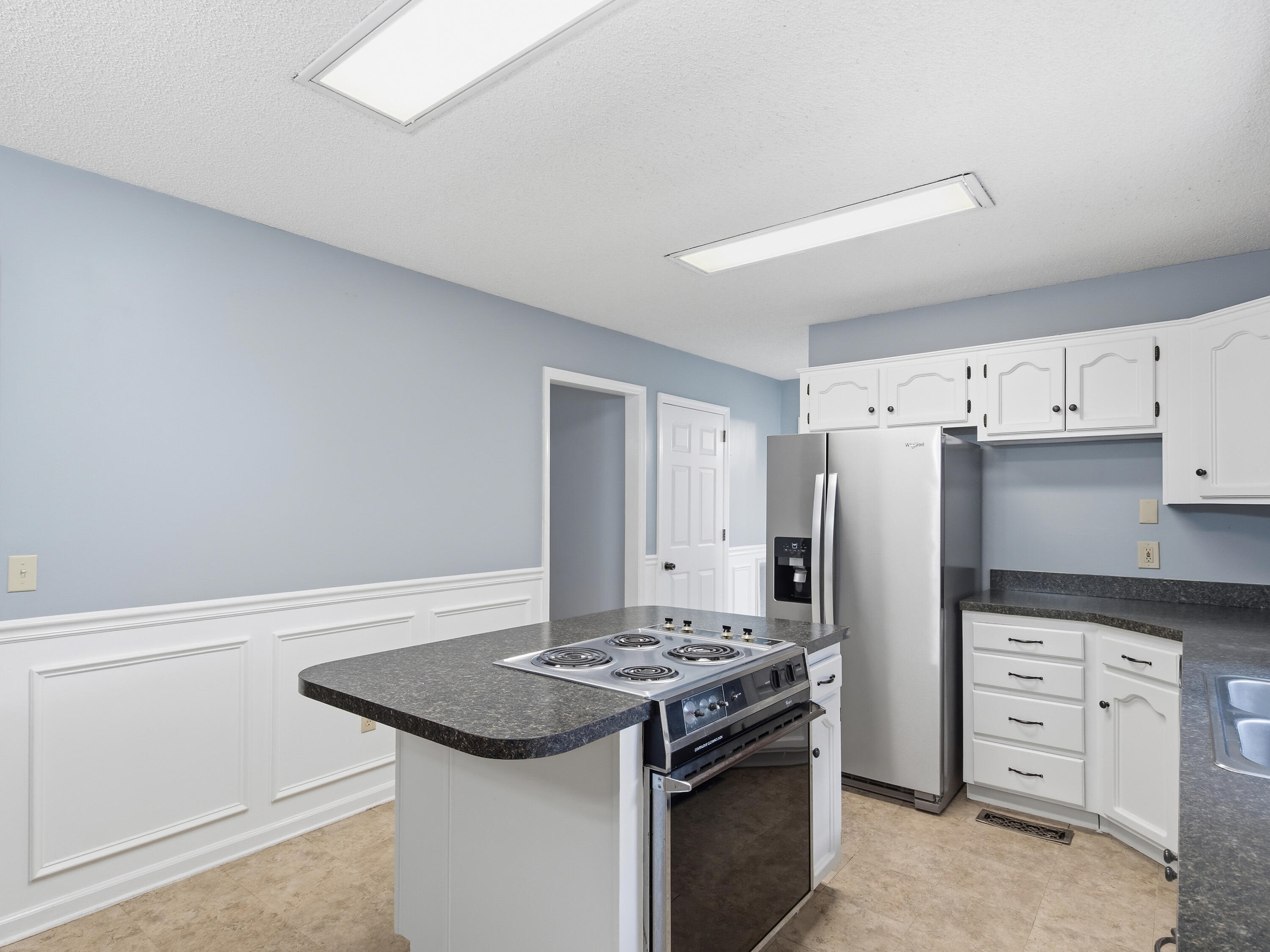 9002 Quail Run Drive Chattanooga, TN 37421 - Photo 6 of 19 Kitchen