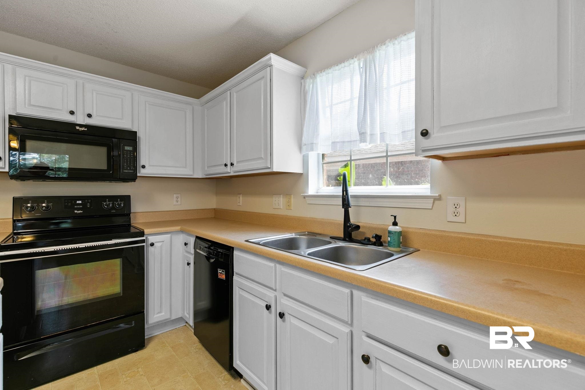 29270 Canterbury Road Daphne, AL 36526 - Photo 16 of 48