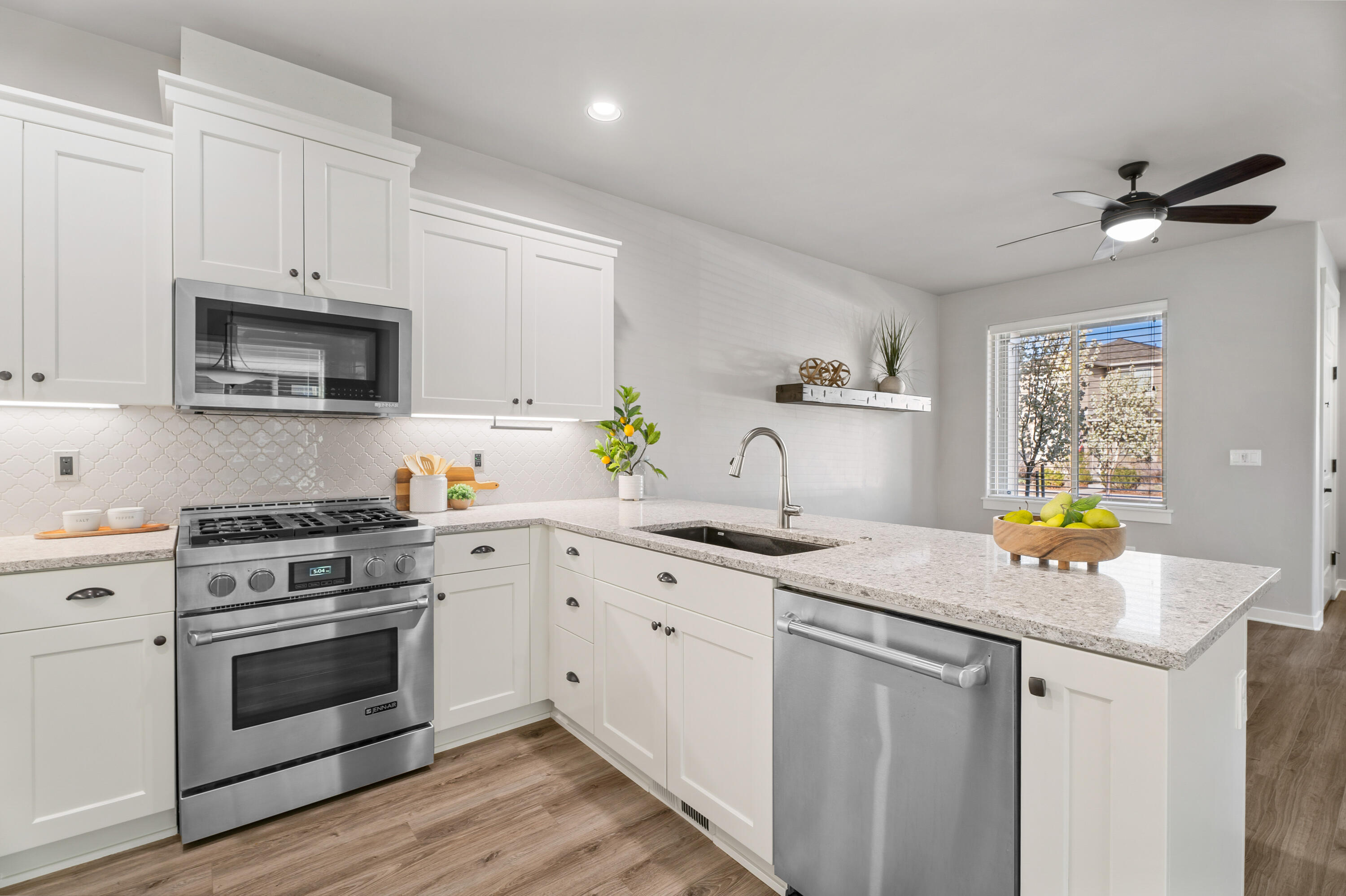 3455 Southwest 28th Street Redmond, OR 97756 - Photo 9 of 35 15-Kitchen