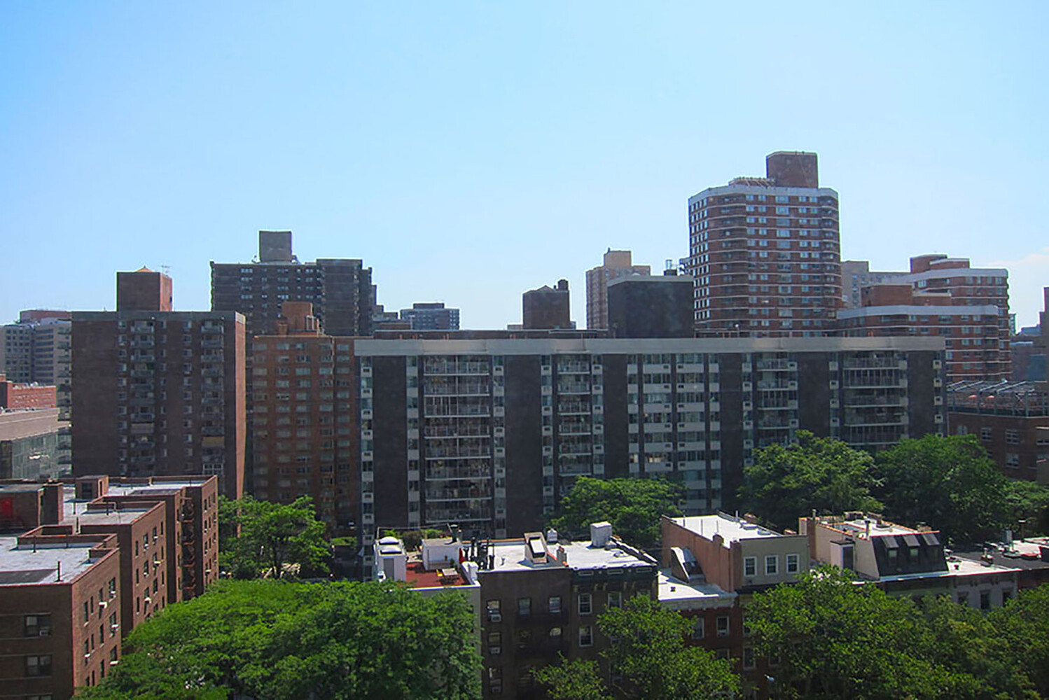 343 East 30th Street, Unit 12F Manhattan, NY 10016 - Photo 2 of 4 a view of a city
