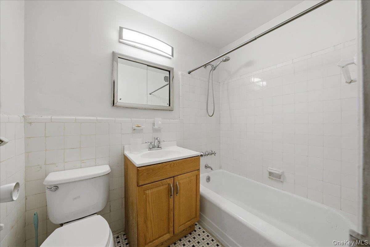 266 Pelham Road, Unit 4E New Rochelle, NY 10805 - Photo 16 of 29