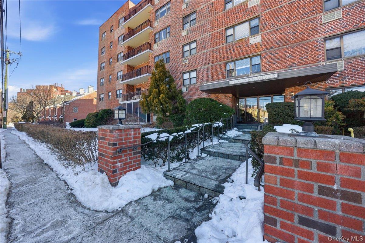 266 Pelham Road, Unit 4E New Rochelle, NY 10805 - Photo 2 of 29