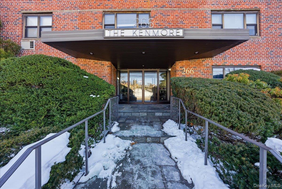 266 Pelham Road, Unit 4E New Rochelle, NY 10805 - Photo 3 of 29