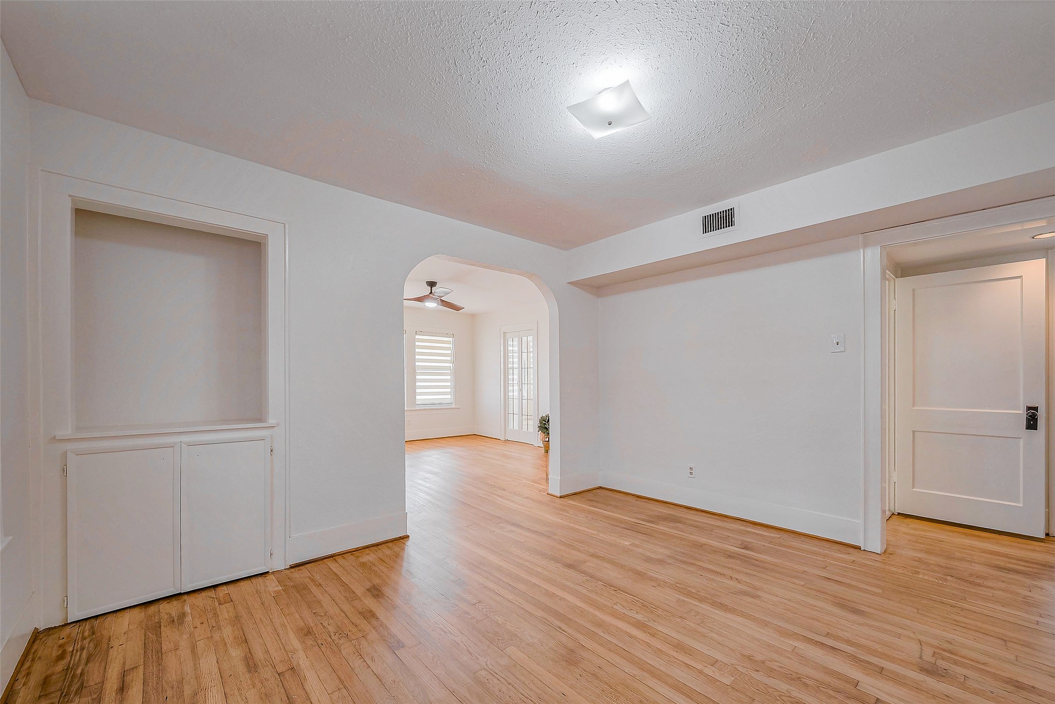 1614 Ridgewood Street Houston, TX 77006 - Photo 8 of 24