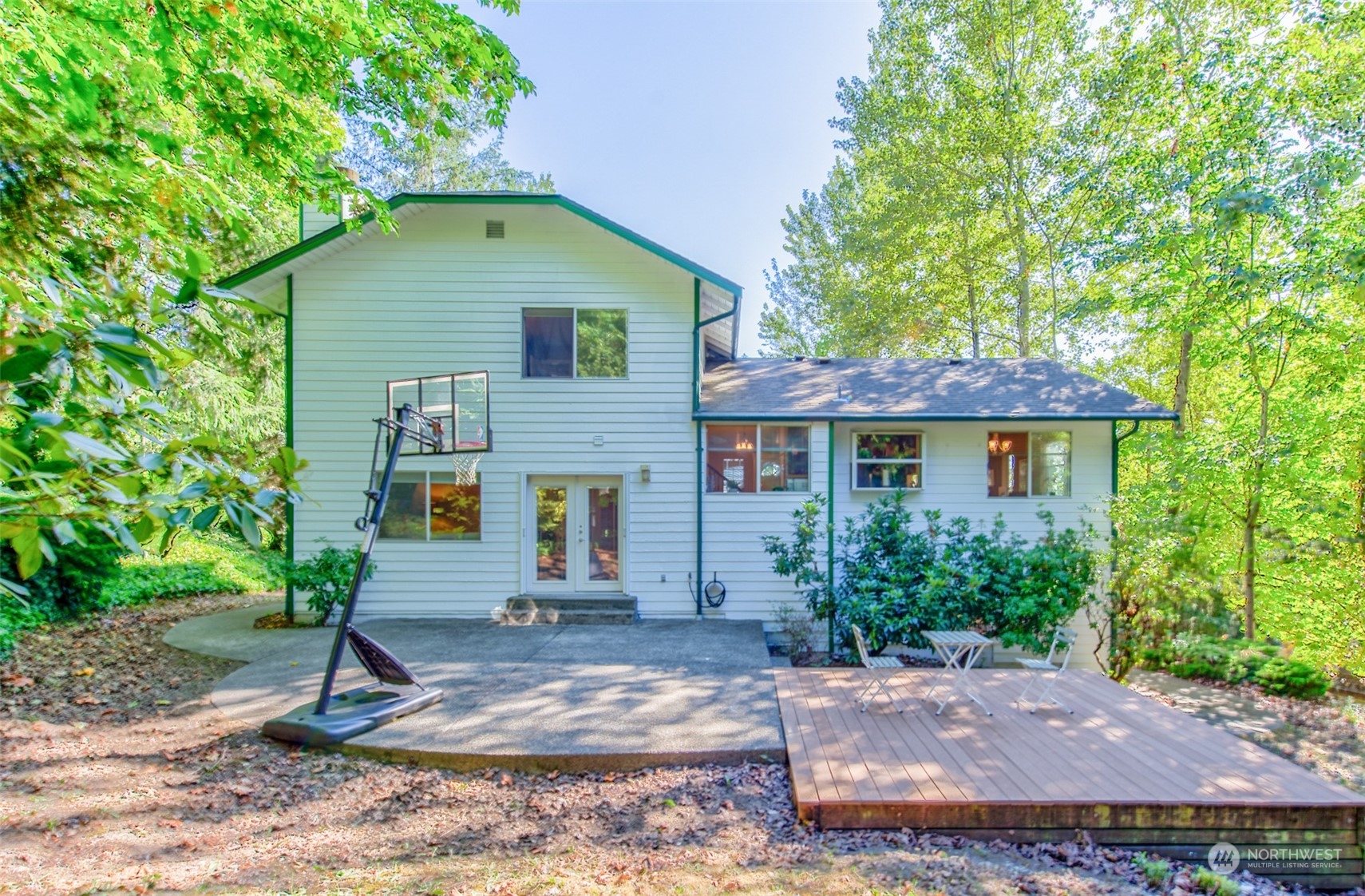750 South 55th Street Renton, WA 98055 - Photo 29 of 31 a front view of a house with garden