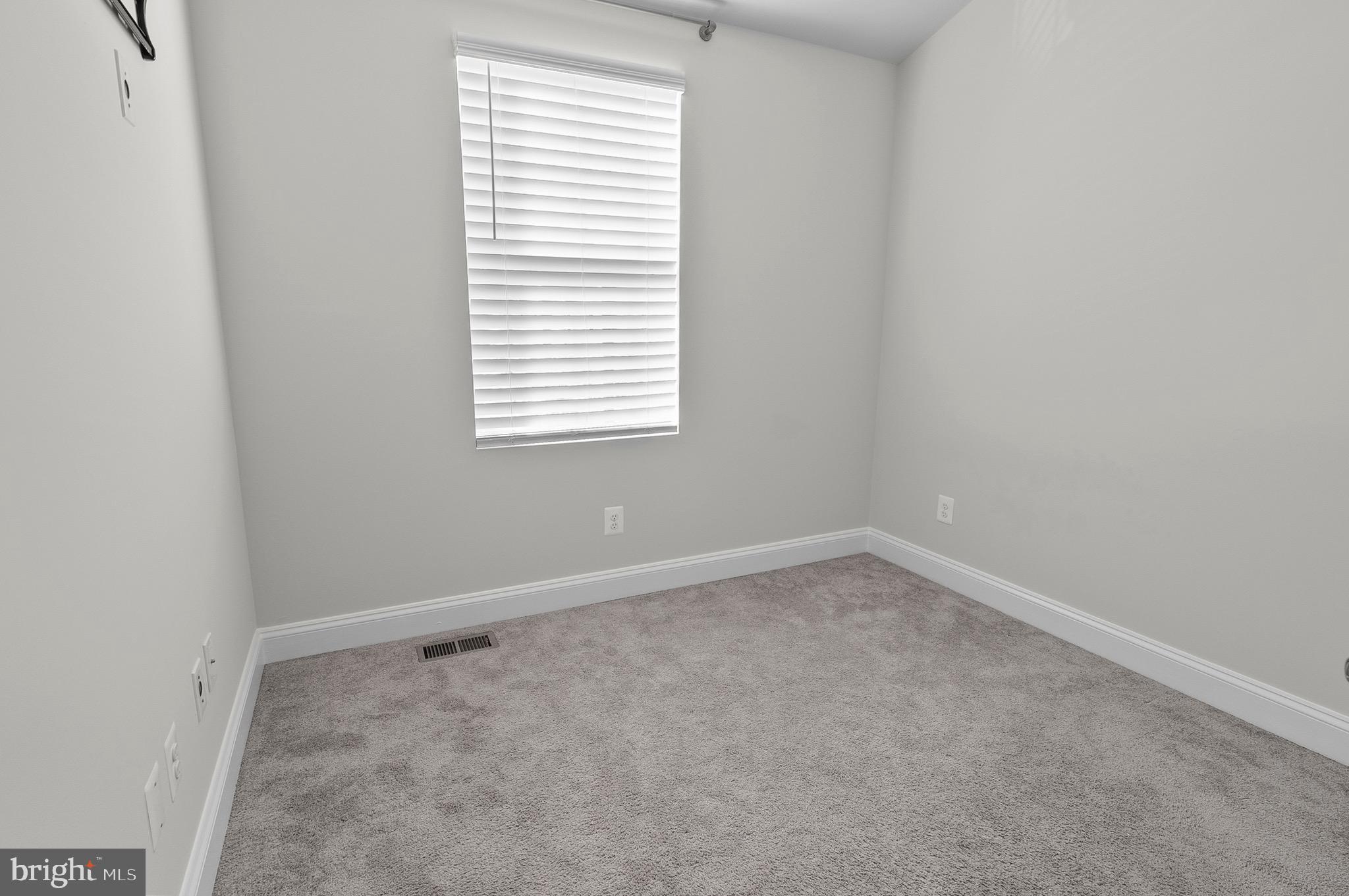 534 Calvert Way Aberdeen, MD 21001 - Photo 15 of 26 an empty room with a window
