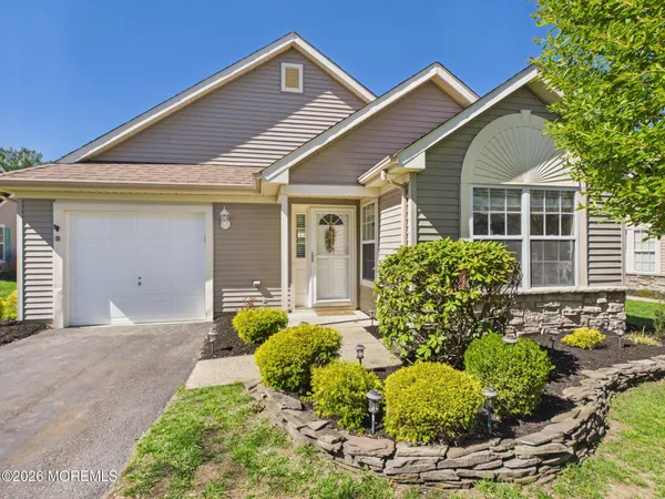 $399,999 | 2666 Meadow Lake Drive, Toms River, NJ 08755