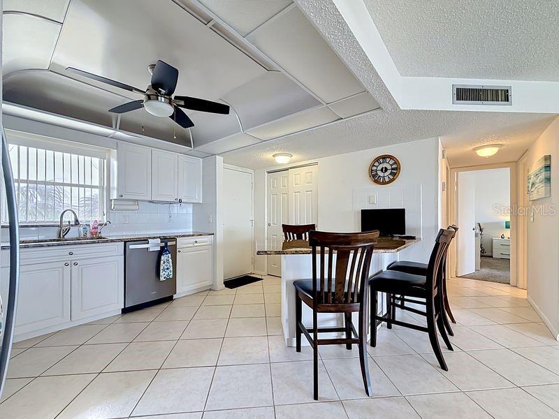 4550 Cove Circle, Unit 302 St. Petersburg, FL 33708 - Photo 11 of 55
