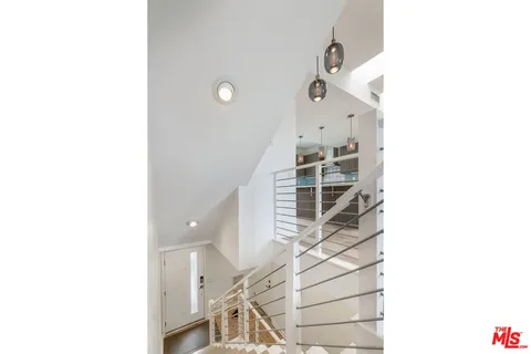 $6,600 | 1045 Manzanita Street, Los Angeles, CA 90029