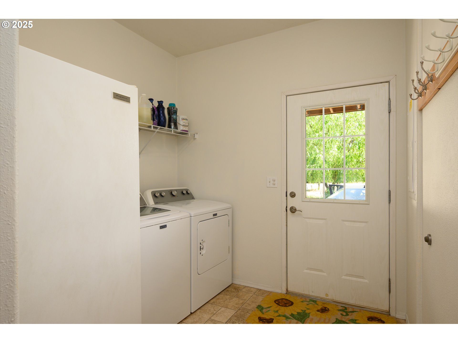 982 Reston Road Roseburg, OR 97471 - Photo 11 of 45 a kitchen with a refrigerator and white cabinets